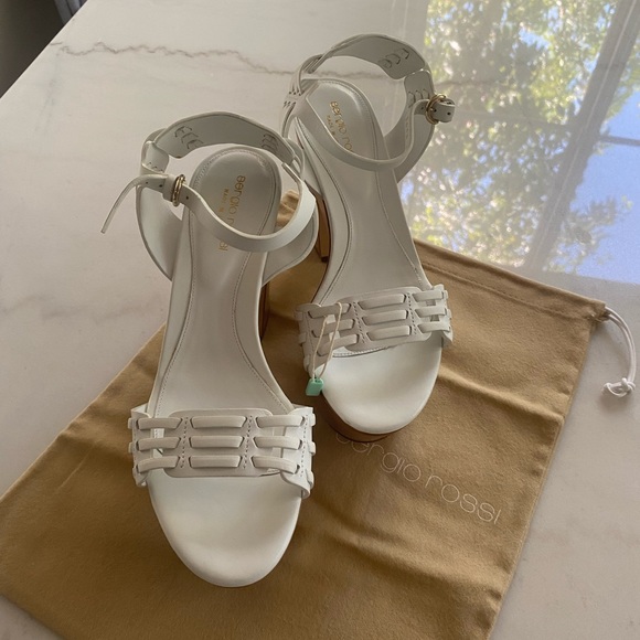 SERGIO ROSSI ~ PLATFORM WHITE SANDALS, SIZE 37.5 - Picture 3 of 9